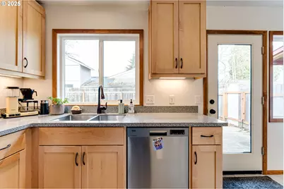 1410 Lake Dr, Eugene, OR 97404 - Photo 7