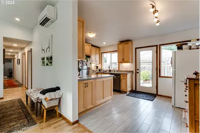 1410 Lake Dr, Eugene, OR 97404 - Photo 5