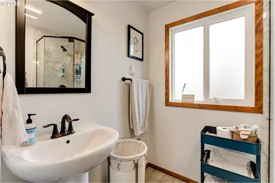 1410 Lake Dr, Eugene, OR 97404 - Photo 9