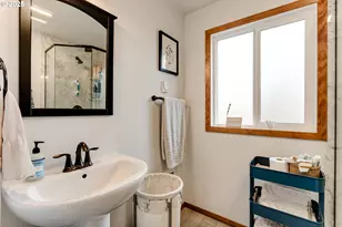 1410 Lake Dr, Eugene, OR 97404 - Photo 9