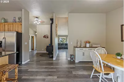 941 Colonial Rd, Roseburg, OR 97471 - Photo 15