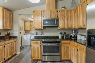 941 Colonial Rd, Roseburg, OR 97471 - Photo 11