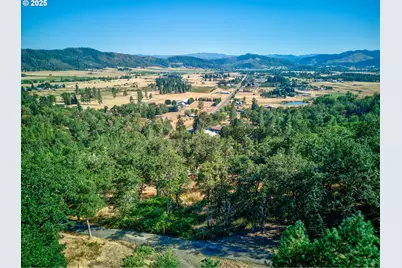 941 Colonial Rd, Roseburg, OR 97471 - Photo 47