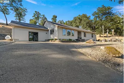 941 Colonial Rd, Roseburg, OR 97471 - Photo 3