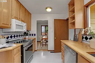 5584 SE Ash St, Portland, OR 97215 - Photo 11