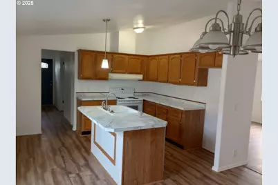 1973 Castle Ave, Roseburg, OR 97471 - Photo 3