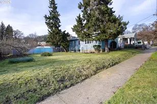 764 NE Nash St, Roseburg, OR 97470 - Photo 5