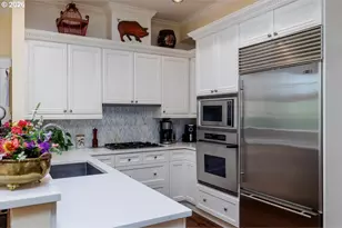 2172 SW Park Pl, Portland, OR 97205 - Photo 19
