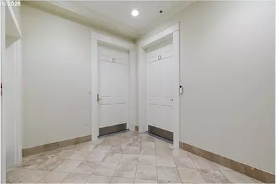 2172 SW Park Pl #C, Portland, OR 97205 - Photo 9