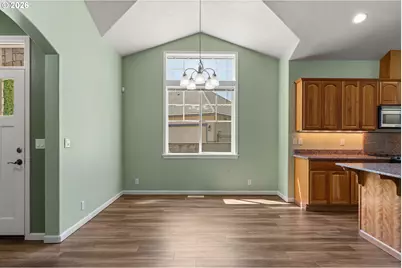 225 Pebble Beach Dr, Creswell, OR 97426 - Photo 7