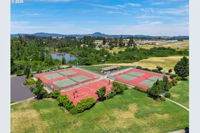 225 Pebble Beach Dr, Creswell, OR 97426 - Photo 41