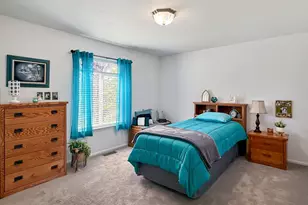 1939 Fairhill Dr, Roseburg, OR 97471 - Photo 11
