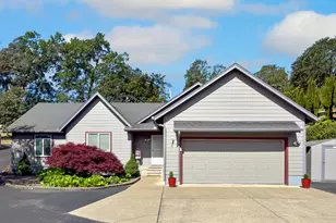 1939 Fairhill Dr, Roseburg, OR 97471 - Photo 1