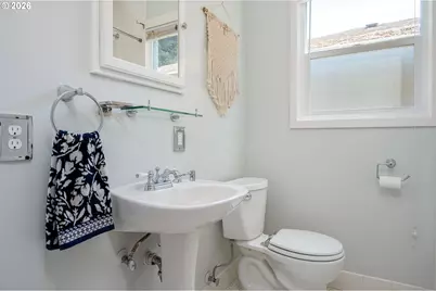 9332 N Kellogg St, Portland, OR 97203 - Photo 19