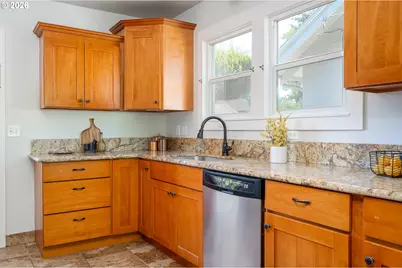 9332 N Kellogg St, Portland, OR 97203 - Photo 13