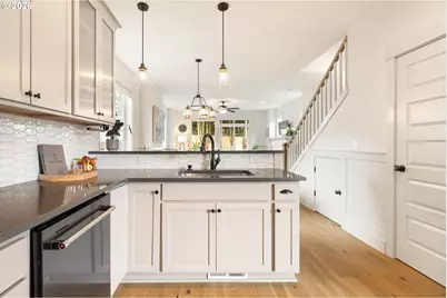 3820 NE Roselawn St, Portland, OR 97211 - Photo 9