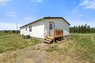 6107 Nonpareil Rd, Sutherlin, OR 97479 - Photo 3