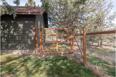 6446 NW Lynch Ln, Redmond, OR 97756 - Photo 9