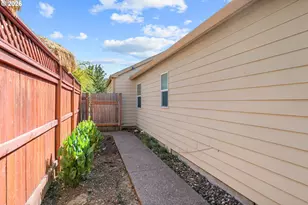 859 SW 24th St, Troutdale, OR 97060 - Photo 23