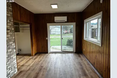 818 S 1st St, Cottage Grove, OR 97424 - Photo 7