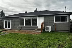 818 S 1st St, Cottage Grove, OR 97424 - Photo 5