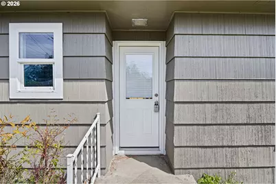 818 S 1st St, Cottage Grove, OR 97424 - Photo 9