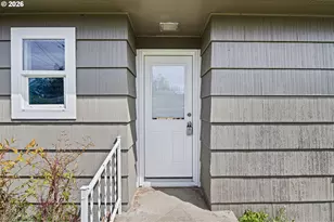 818 S 1st St, Cottage Grove, OR 97424 - Photo 9