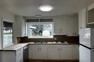 818 S 1st St, Cottage Grove, OR 97424 - Photo 15