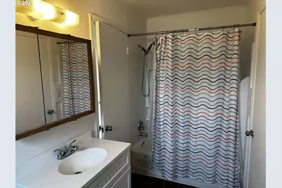 818 S 1st St, Cottage Grove, OR 97424 - Photo 17