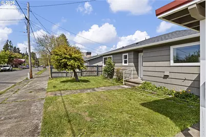 818 S 1st St, Cottage Grove, OR 97424 - Photo 7