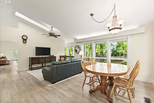 12395 SW Clara Ln, Lake Oswego, OR 97035 - Photo 15