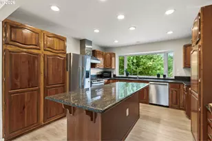 12395 SW Clara Ln, Lake Oswego, OR 97035 - Photo 9