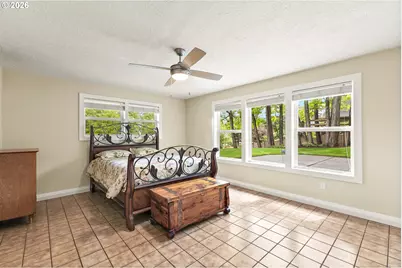 12395 SW Clara Ln, Lake Oswego, OR 97035 - Photo 15