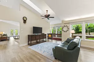 12395 SW Clara Ln, Lake Oswego, OR 97035 - Photo 11