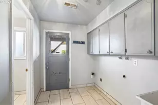 15839 NE Siskiyou St, Portland, OR 97230 - Photo 23