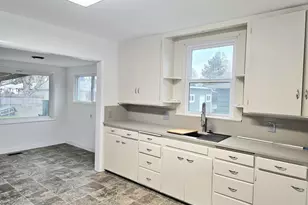 365 Bryan St, Woodburn, OR 97071 - Photo 17