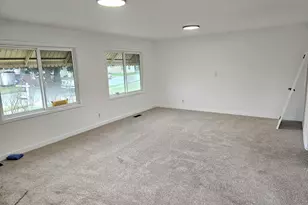 365 Bryan St, Woodburn, OR 97071 - Photo 11