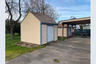 365 Bryan St, Woodburn, OR 97071 - Photo 37