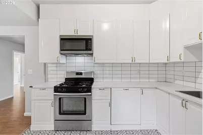 10505 NW 2nd St, Portland, OR 97231 - Photo 7