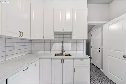 10505 NW 2nd St, Portland, OR 97231 - Photo 9