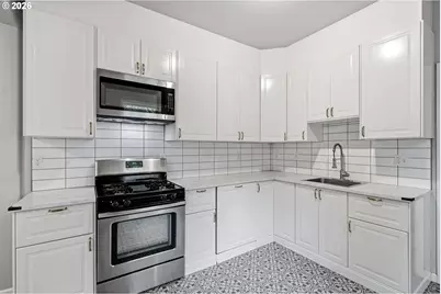 10505 NW 2nd St, Portland, OR 97231 - Photo 11