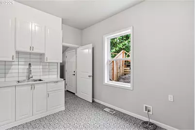 10505 NW 2nd St, Portland, OR 97231 - Photo 5