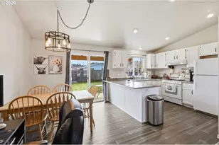 2075 Bryant Ave, Cottage Grove, OR 97424 - Photo 9