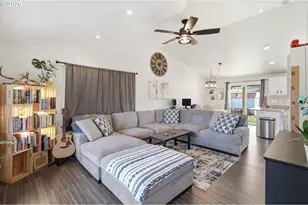 2075 Bryant Ave, Cottage Grove, OR 97424 - Photo 7