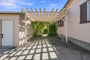 290 Adams Loop, Roseburg, OR 97471 - Photo 5