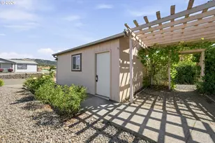 290 Adams Loop, Roseburg, OR 97471 - Photo 27