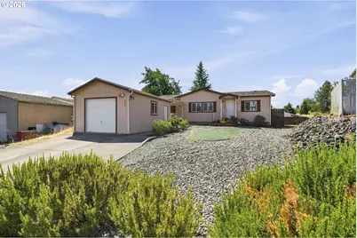 290 Adams Loop, Roseburg, OR 97471 - Photo 1