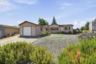 290 Adams Loop, Roseburg, OR 97471 - Photo 1