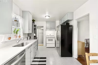 9585 N Polk Ave, Portland, OR 97203 - Photo 13