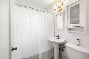 9585 N Polk Ave, Portland, OR 97203 - Photo 23